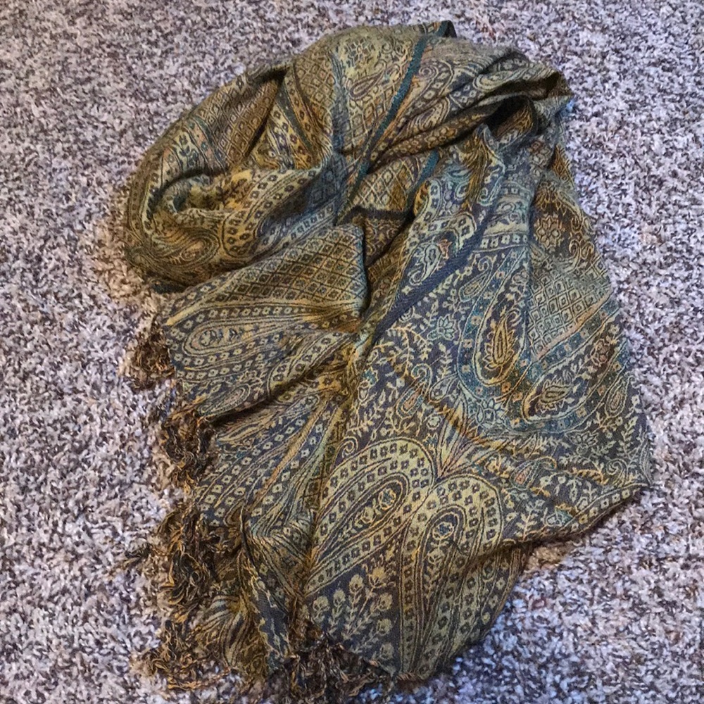 Women’s scarf